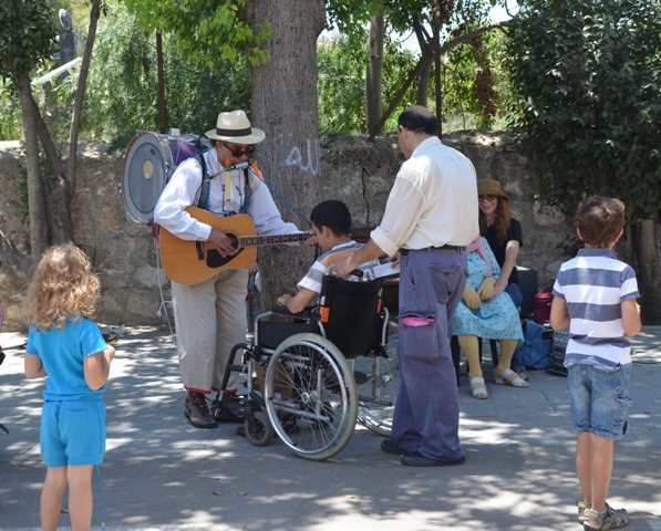 image Jerusalem street music, photo man Jerusalem music