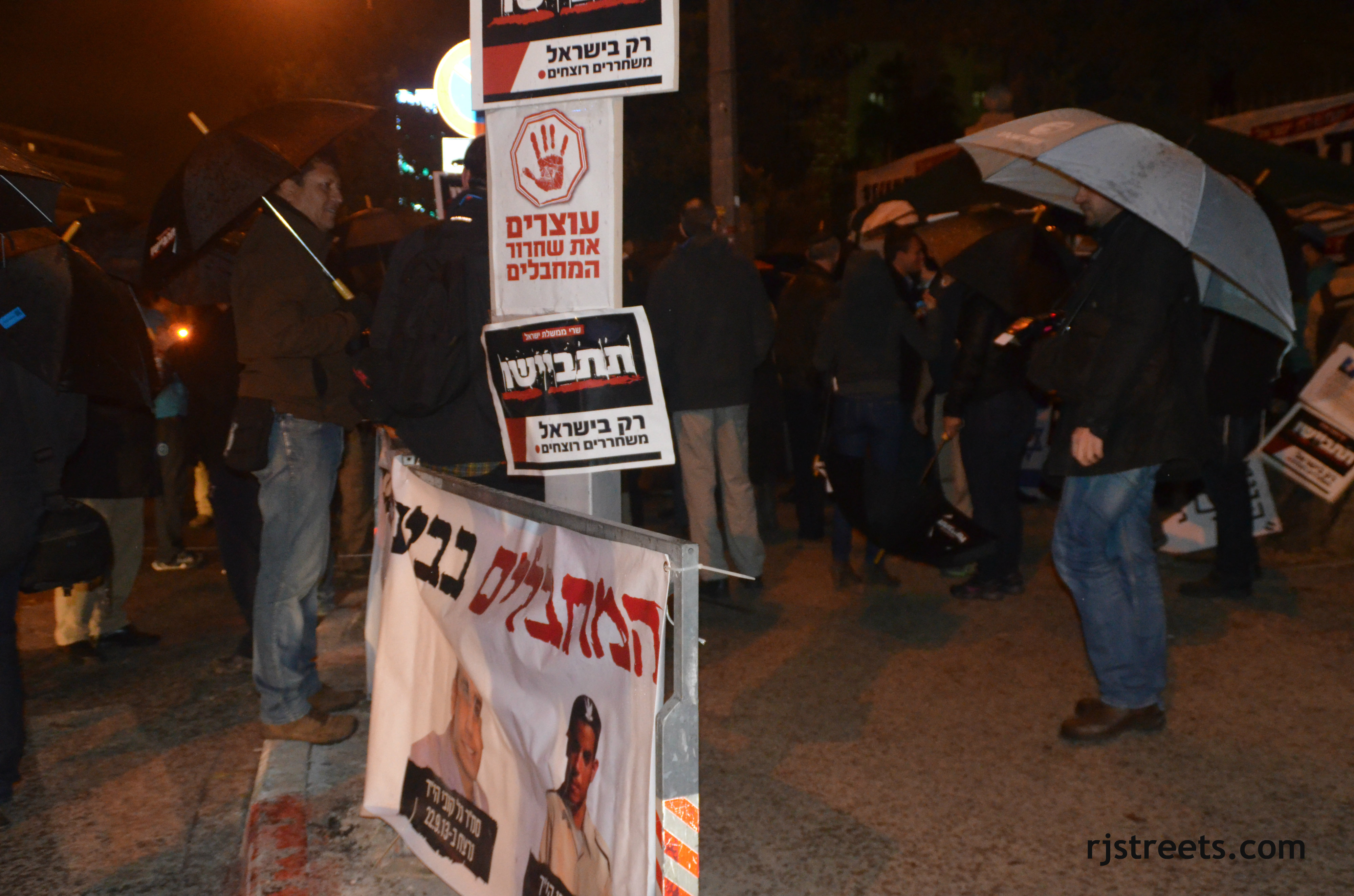 picture protest at night, image Israel protets, photo protest banners.