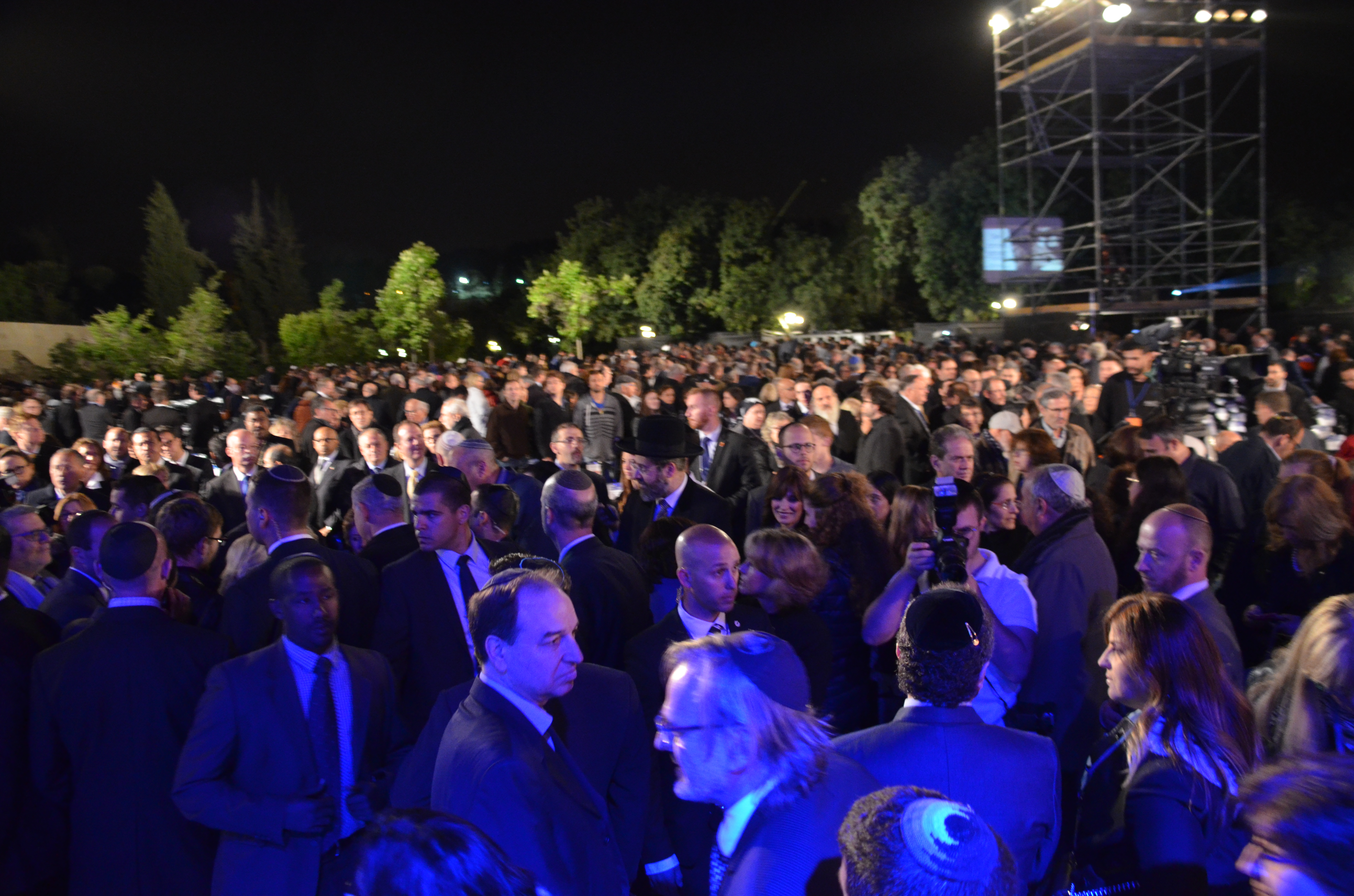 crowd at Yad Vshem for Yom Hashoah ceremony